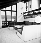 Abb. 04 Innenraum, Haus am Berge, Hellental, 1977-82 (Gebäude- und Möbelentwurf incl. Realisation, nach Rohbau im Selbstbau)